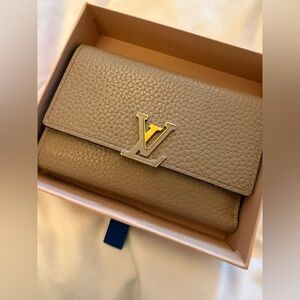 Louis Vuitton Capucines Compact Wallet